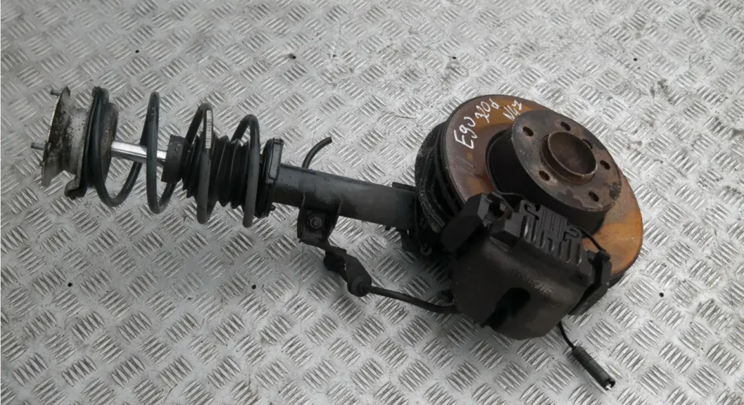 N46 Ammortizzatore Sospensione Freno Mozzo Anteriore Destro per BMW E90 320i con numero di parte 31316771724 BMW E90 320i N46 Ammortizzatore Sospensione Freno Mozzo Anteriore Destro - SKU 6771724-1 - Numero di parte 31316771724