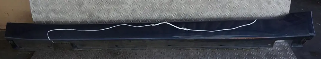 Listello Portiera Apertura Gonna SX Blu Acque Profonde Blu per BMW E60 E61 LCI con numero di parte 0422464 BMW E60 E61 LCI Listello Portiera Apertura Gonna SX Blu Acque Profonde Blu - SKU 0422464-DSB1 - Numero di parte 0422464