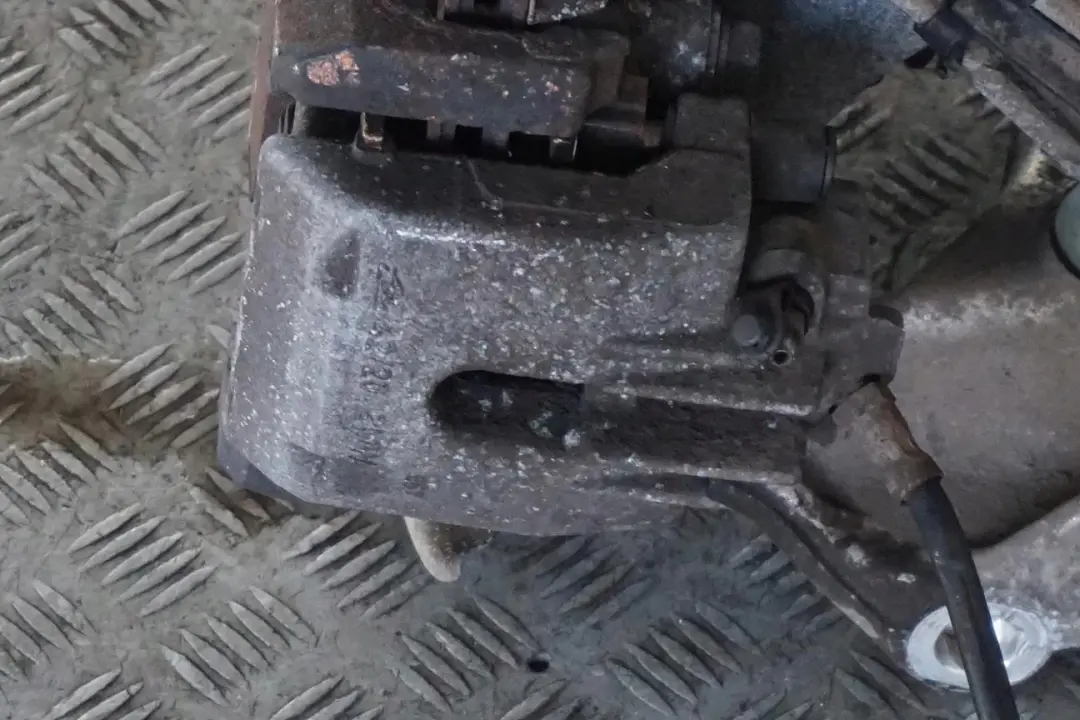 N52 Zwrotnica lewy tył 258HP do BMW E61 530i o numerze 6770923 BMW E61 530i N52 Zwrotnica lewy tył 258HP - SKU 6770923-1 - Numer Części 6770923