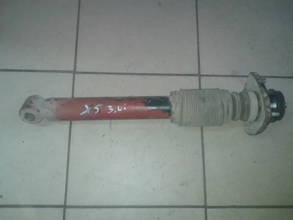 Amortiguador trasero izquierdo derecho N/ para BMW X5 E53 con número de pieza 33506751543 BMW X5 E53 Amortiguador trasero izquierdo derecho N/ - SKU 6751543 - Número de pieza 33506751543