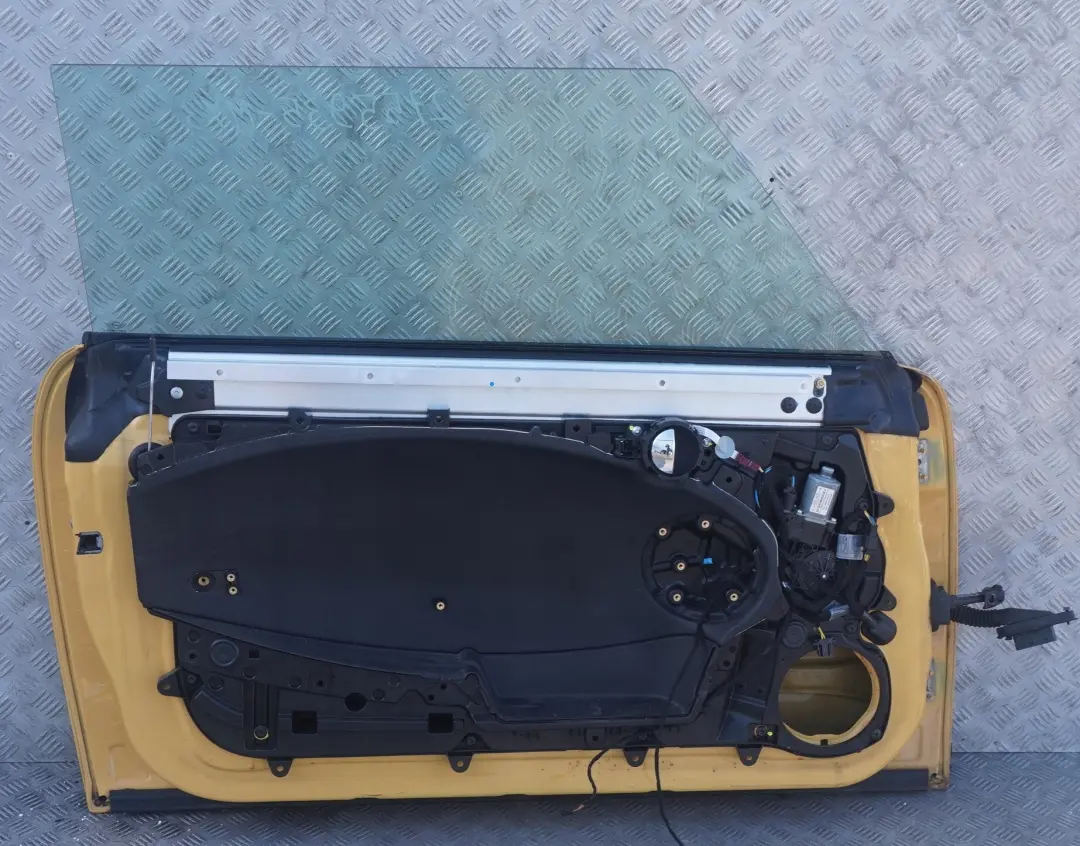 Puerta delantera izq. Mellow Yellow - A58 para Mini Cooper 3 R55 R56 R57 R58 R59 con número de pieza 2755935 Mini Cooper 3 R55 R56 R57 R58 R59 Puerta delantera izq. Mellow Yellow - A58 - SKU 2755935-MY3 - Número de pieza 2755935