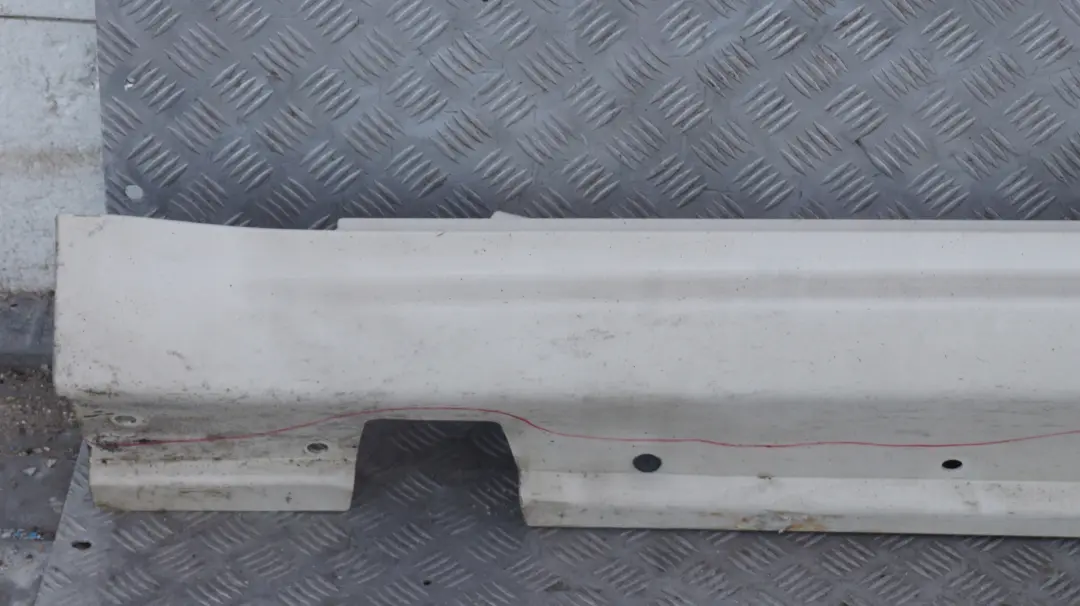 Abdeckung Schweller links Pepper White Pfeffer Weiß für BMW MINI Cooper R56 R57 mit Teilenummer 0430299 BMW MINI Cooper R56 R57 Abdeckung Schweller links Pepper White Pfeffer Weiß - SKU 0430299-PW - Teilenummer 0430299