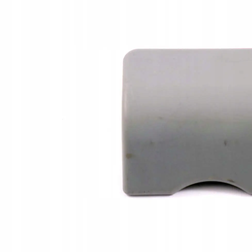 Osłona zaślepka isofix szara do BMW E46 o numerze 7009904 BMW E46 Osłona zaślepka isofix szara - SKU 7009904 - Numer Części 7009904