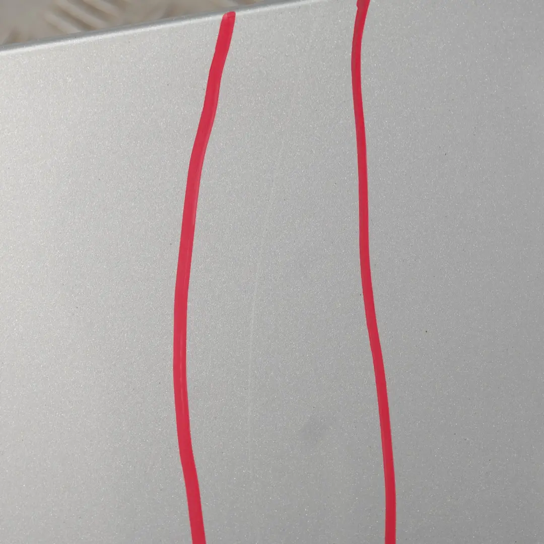 Spoiler trasero superior Titansilber Titan Silber Silver para BMW X5 E53 con número de pieza 7025612 BMW X5 E53 Spoiler trasero superior Titansilber Titan Silber Silver - SKU 7025612-TS4 - Número de pieza 7025612