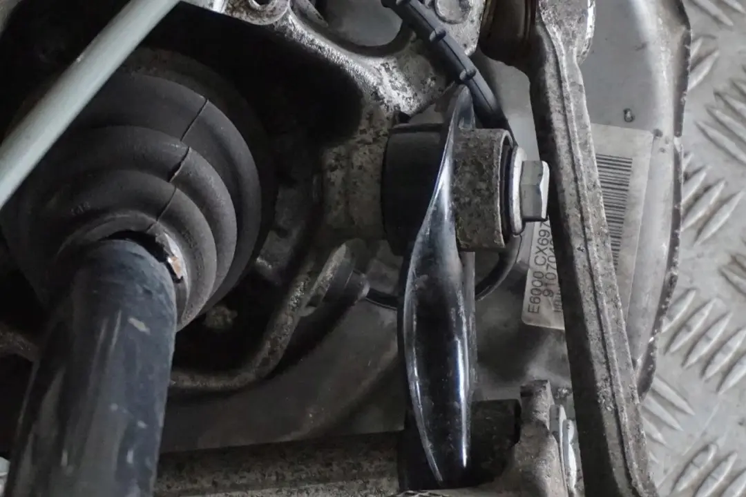 BMW E60 520d M47N2 Zawieszenie zwrotnica lewy tył - SKU 6770905-13 - Numer Części 6770905