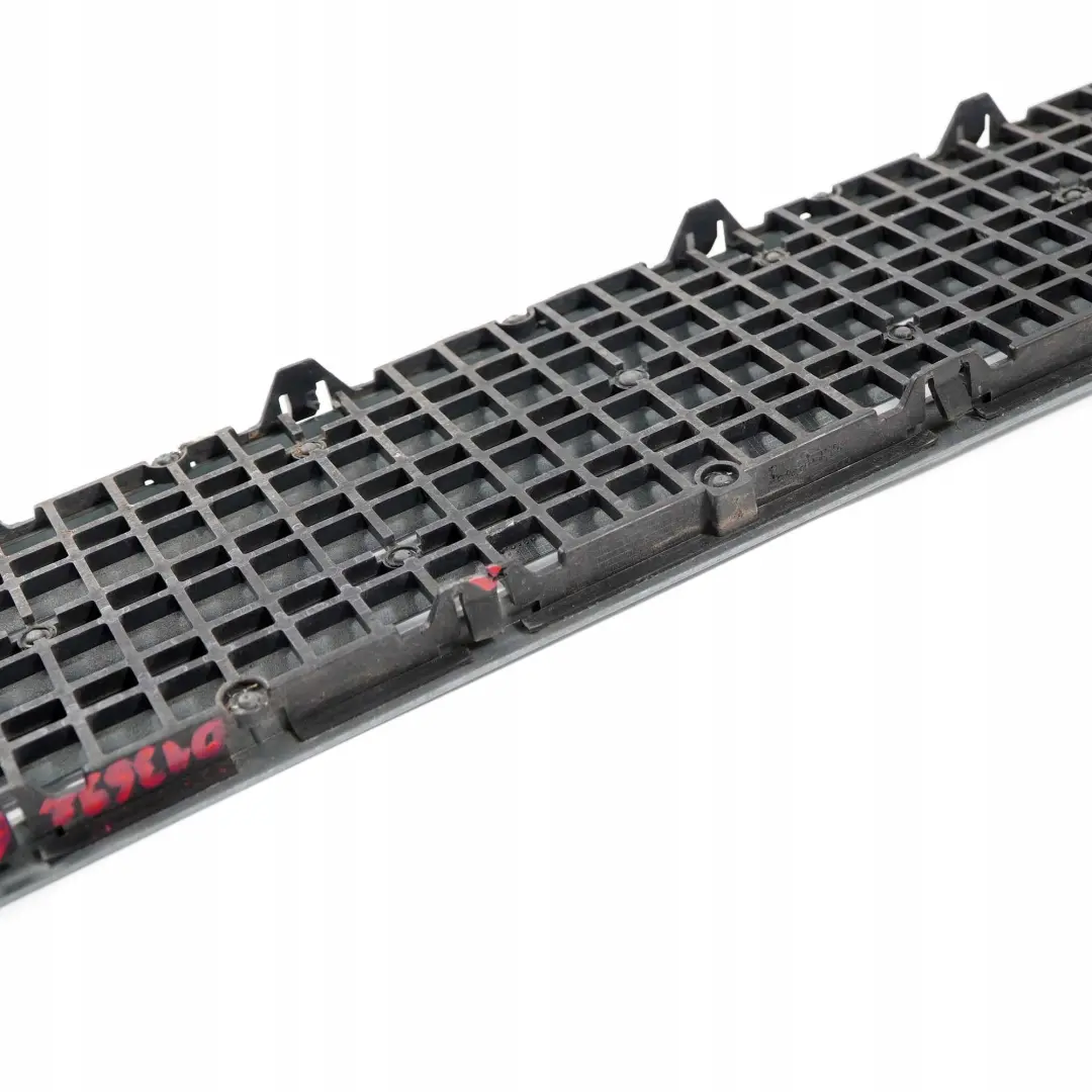 Kratka maski wlot na maskę Schiefergruen do BMW E65 o numerze 0136986 BMW E65 Kratka maski wlot na maskę Schiefergruen - SKU P0136986-SGM - Numer Części 0136986