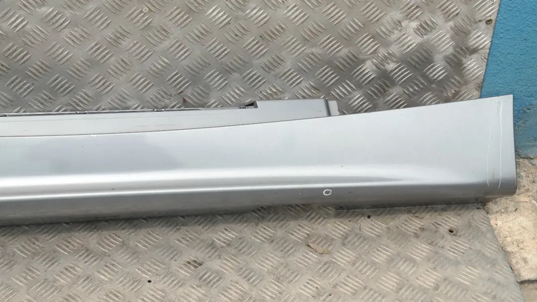 BMW E87 Listello Portiera Apertura Gonna Destra Quarzo-Blu Metallico - SKU 0032948-QB3 - Numero di parte 51770032948