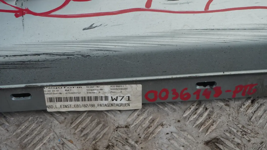 Nakładka próg lewy patagoniagruen do BMW 1 E81 E82 o numerze 36143 BMW 1 E81 E82 Nakładka próg lewy patagoniagruen - SKU 0036143-PTG - Numer Części 36143