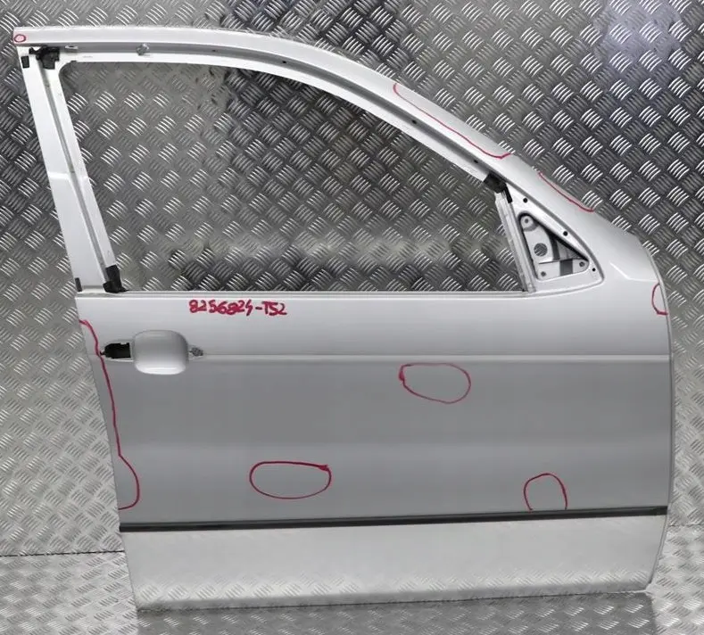 Droite Argent Titane Metallise - 35 BMW X5 E53 Porte avant - SKU 8256824-TS2 - Numéro de pièce 8256824