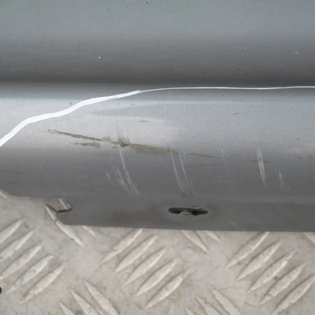 Listón de umbral faldón lateral derecho Quarzblau Azul Metalizado A18 para BMW E87 con número de pieza 32948 BMW E87 Listón de umbral faldón lateral derecho Quarzblau Azul Metalizado A18 - SKU 0032948-QB19 - Número de pieza 32948