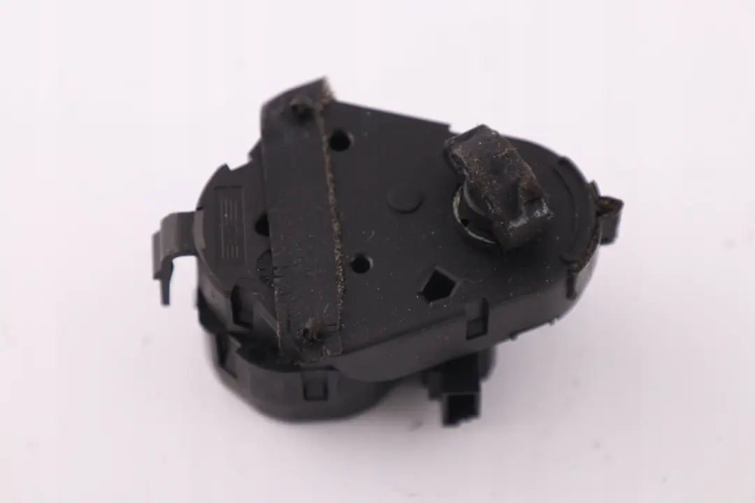 Actuador del calentador conducto De aire frio izquierdo para BMW E65 E66 E67 con número de pieza 6935081 BMW E65 E66 E67 Actuador del calentador conducto De aire frio izquierdo - SKU 6935081 - Número de pieza 6935081