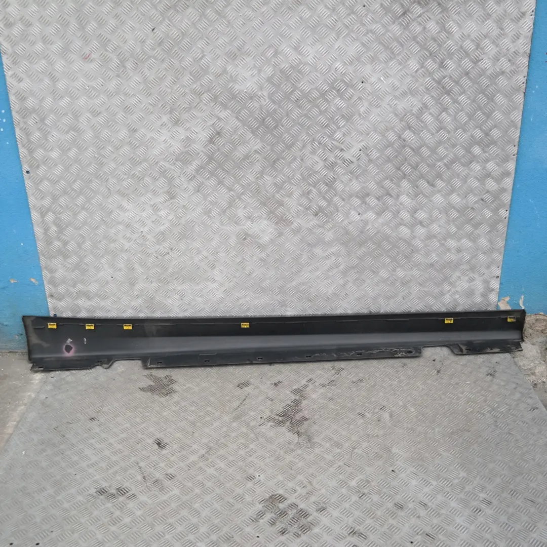 Sill Strip Side Skirt Left Sparkling Graphite Metallic para BMW E90 E91 con número de pieza 32951 BMW E90 E91 Sill Strip Side Skirt Left Sparkling Graphite Metallic - SKU 0032951-SG23 - Número de pieza 32951