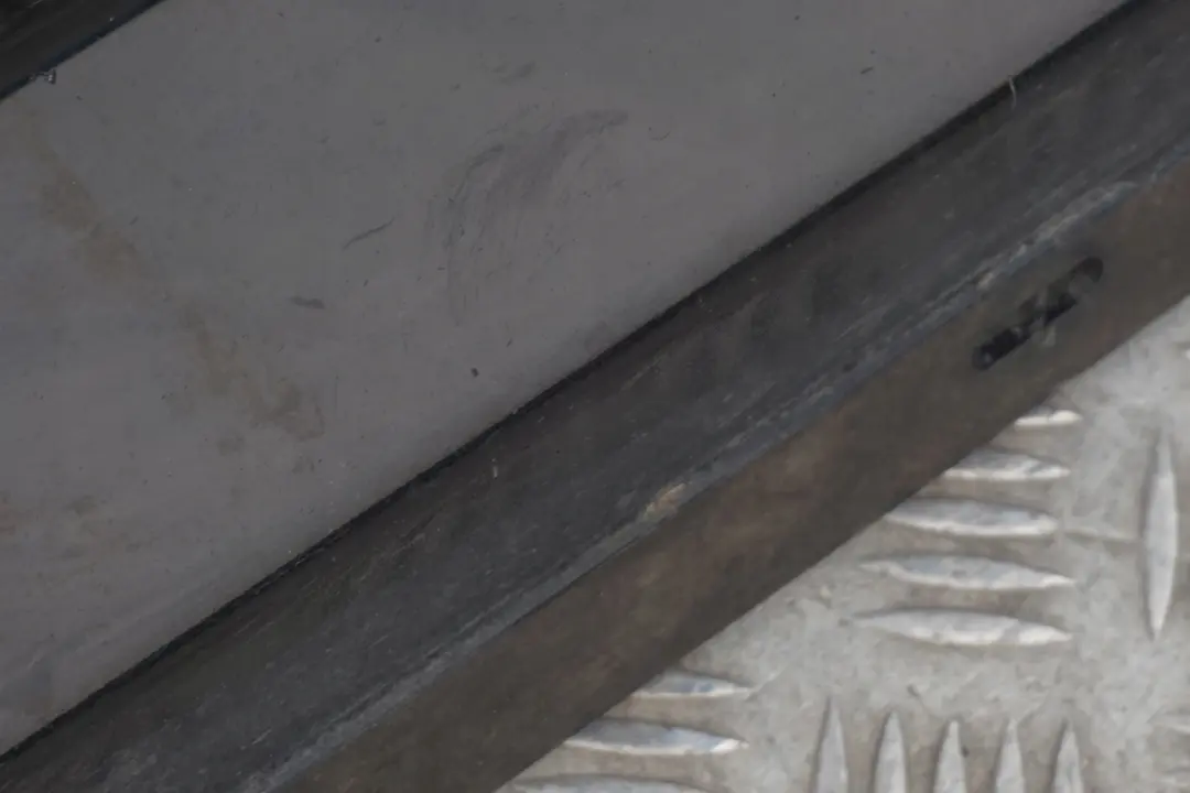 Nakładka próg lewy schwarz II 668 do BMW 1 E81 E82 o numerze 0036143 BMW 1 E81 E82 Nakładka próg lewy schwarz II 668 - SKU 0036143-SCH7 - Numer Części 0036143