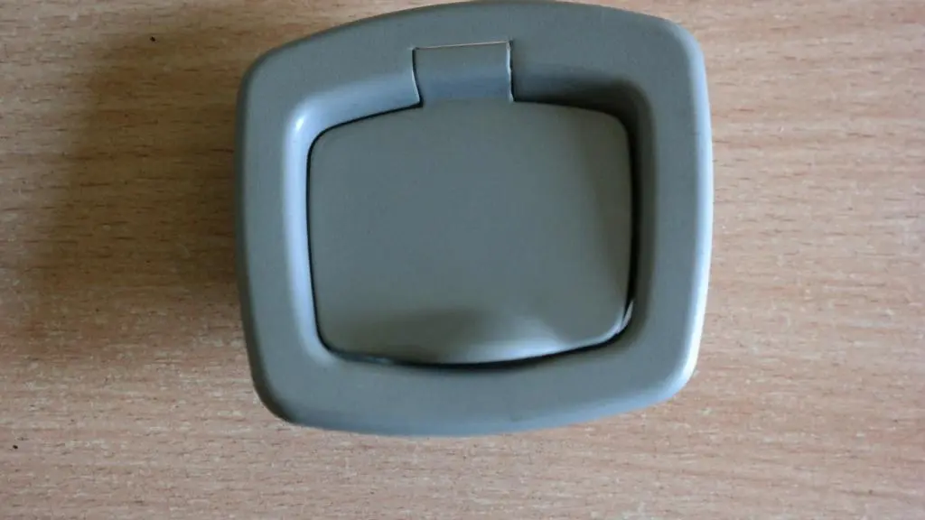 Copertura Posteriore Destra Tenda Rullo Vista Grigio per BMW E91 E91N LCI con numero di parte 6950796 BMW E91 E91N LCI Copertura Posteriore Destra Tenda Rullo Vista Grigio - SKU 6950796 - Numero di parte 6950796