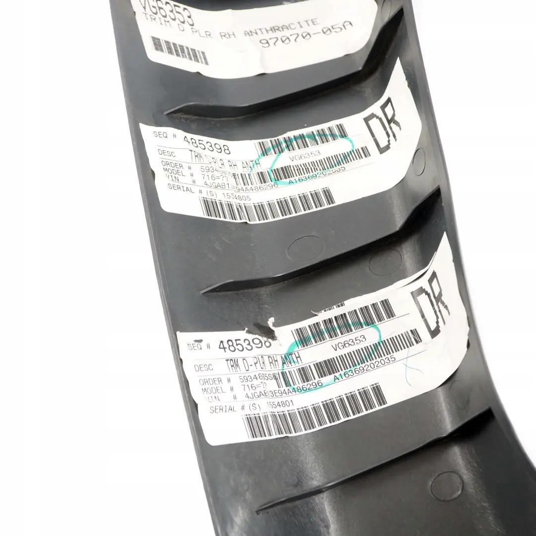 Mercedes-Benz ML W163 Capot D Colonne Arriere Droite Anthracite pour à propos du numéro de pièce A1636920203 Mercedes-Benz ML W163 Capot D Colonne Arriere Droite Anthracite - SKU A1636920203 - Numéro de pièce A1636920203