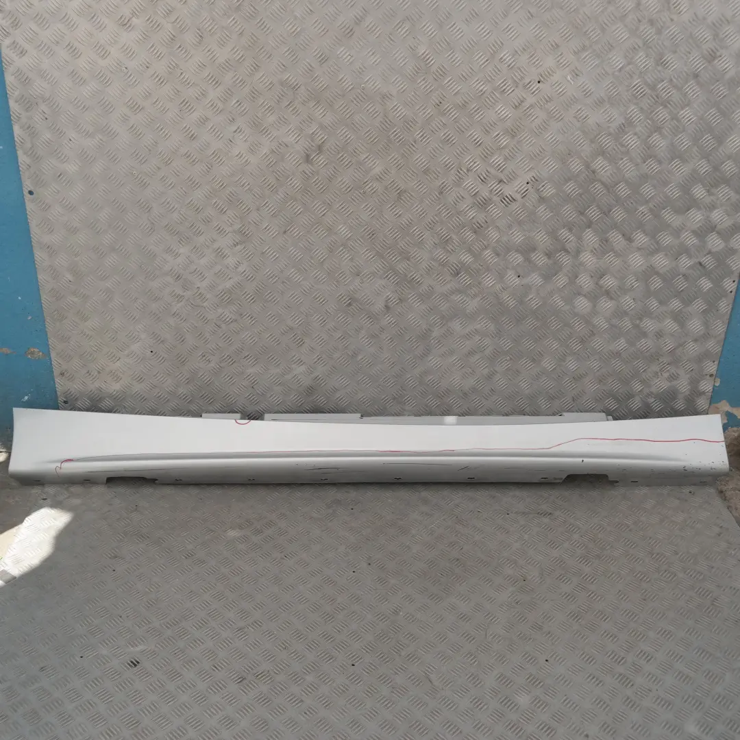 BMW6 E87 Listello Portiera Apertura Gonna Destra Argento-Titanio Sliber per con numero di parte 32948 BMW6 E87 Listello Portiera Apertura Gonna Destra Argento-Titanio Sliber - SKU 0032948-TS16 - Numero di parte 32948