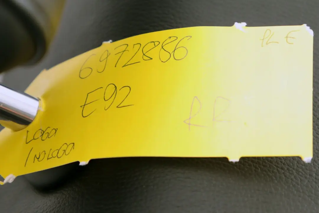 Posteriore Sedile Resto Riferimento Destra Tessuto Pelle Pearlpoint per BMW E92 con numero di parte 6972886 BMW E92 Posteriore Sedile Resto Riferimento Destra Tessuto Pelle Pearlpoint - SKU 6972886 - Numero di parte 6972886