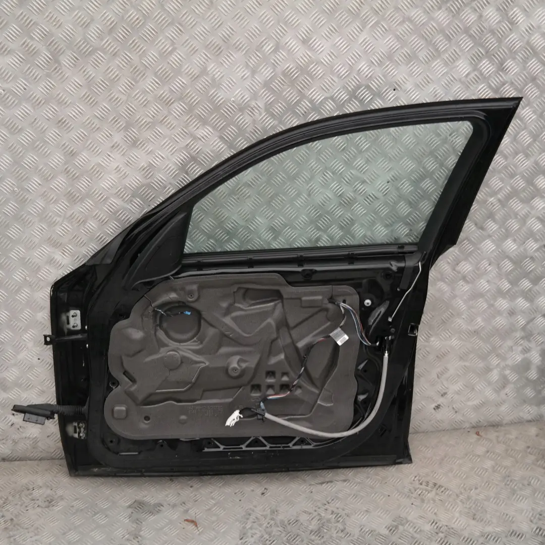 Puerta Delantera Derecha Negro Schwarz 2 para BMW E87 E87N LCI con número de pieza 41517191012 BMW E87 E87N LCI Puerta Delantera Derecha Negro Schwarz 2 - SKU 7191012-SCH8 - Número de pieza 41517191012