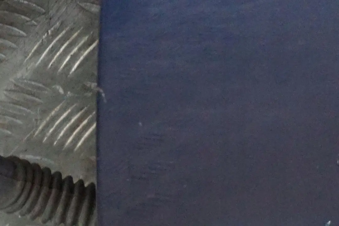 Tür Vorne Links Tiefseeblau Blau Metallic - A76 für BMW 5 er E60 E61 mit Teilenummer 7202339 BMW 5 er E60 E61 Tür Vorne Links Tiefseeblau Blau Metallic - A76 - SKU 7202339-DSB1 - Teilenummer 7202339