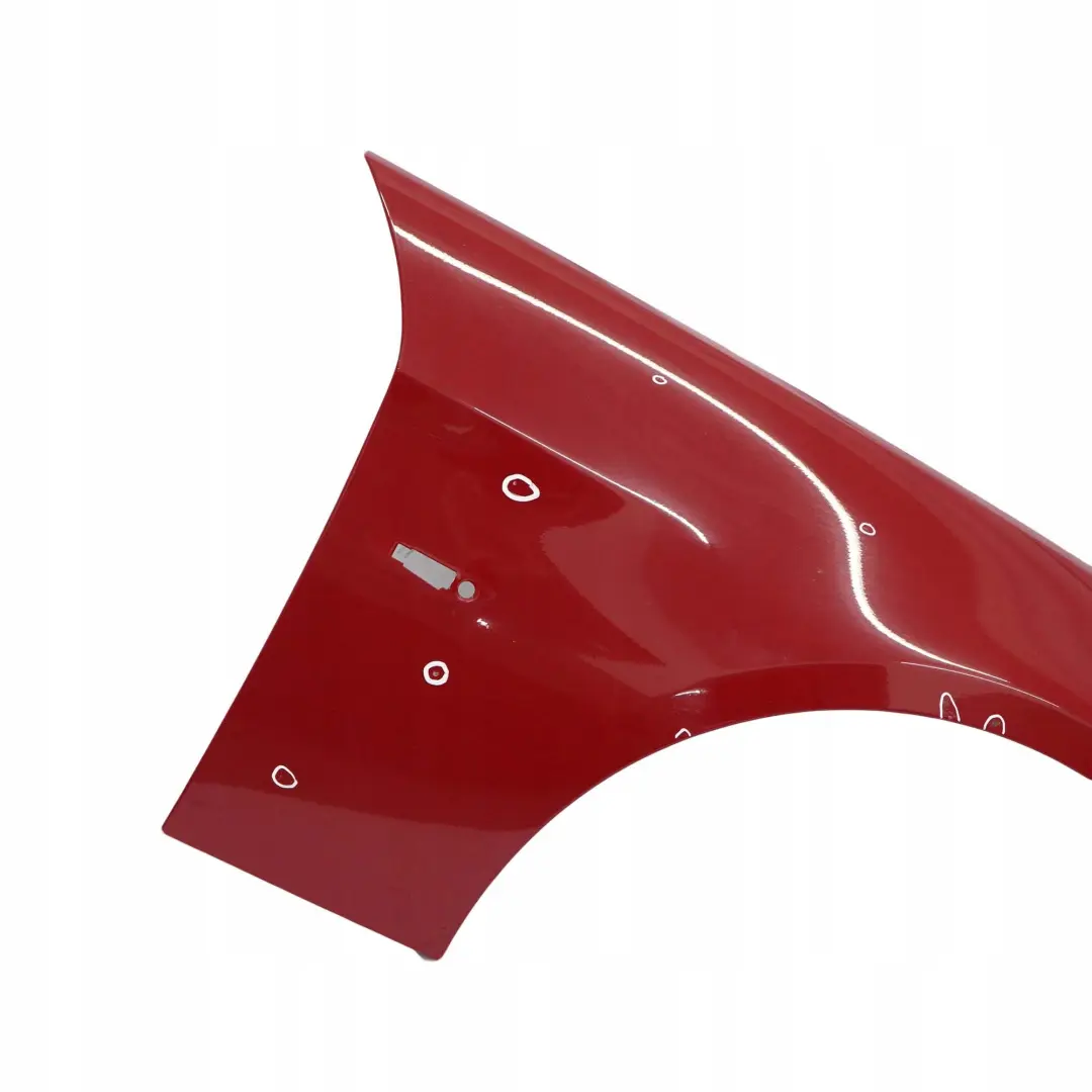 Błotnik prawy przód Karmesinrot A61 do BMW E90 E91 o numerze 7135680 BMW E90 E91 Błotnik prawy przód Karmesinrot A61 - SKU 7135680-KAR1 - Numer Części 7135680