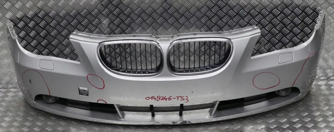 Zderzak przedni przód titansilber do BMW E60 E61 o numerze 0149246 BMW E60 E61 Zderzak przedni przód titansilber - SKU 0149246-TS3 - Numer Części 0149246