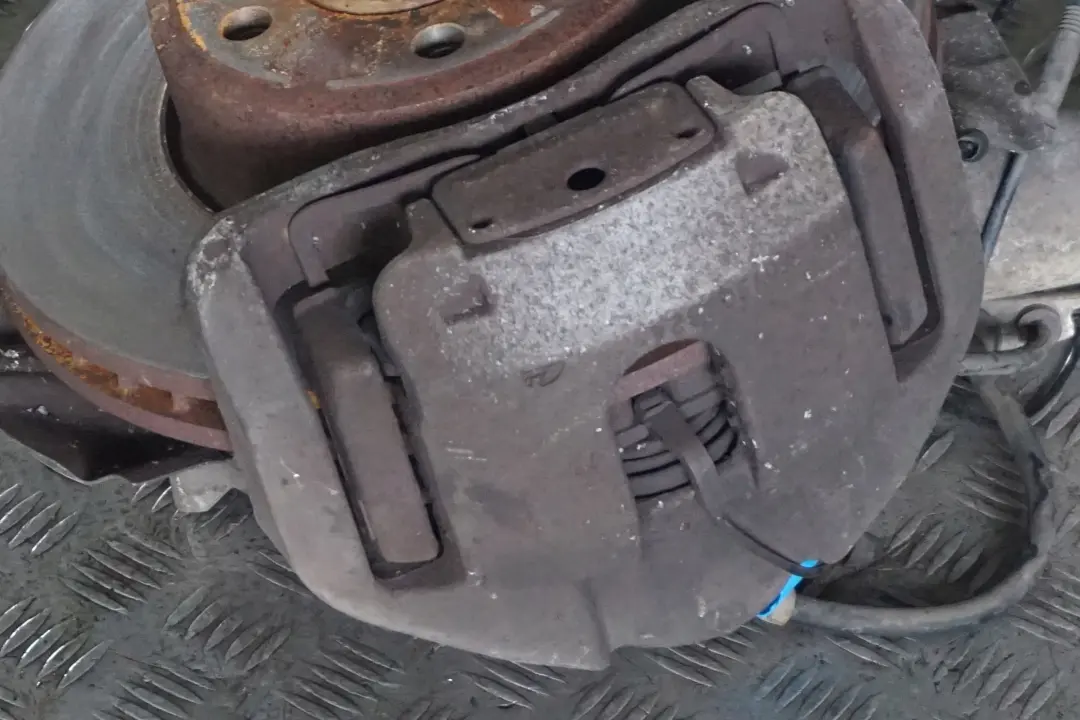BMW E65 730d M57N Delantero Izquierdo Sport Pierna Freno Disco Suspension Carri - SKU 6765067 - Número de pieza 6786538