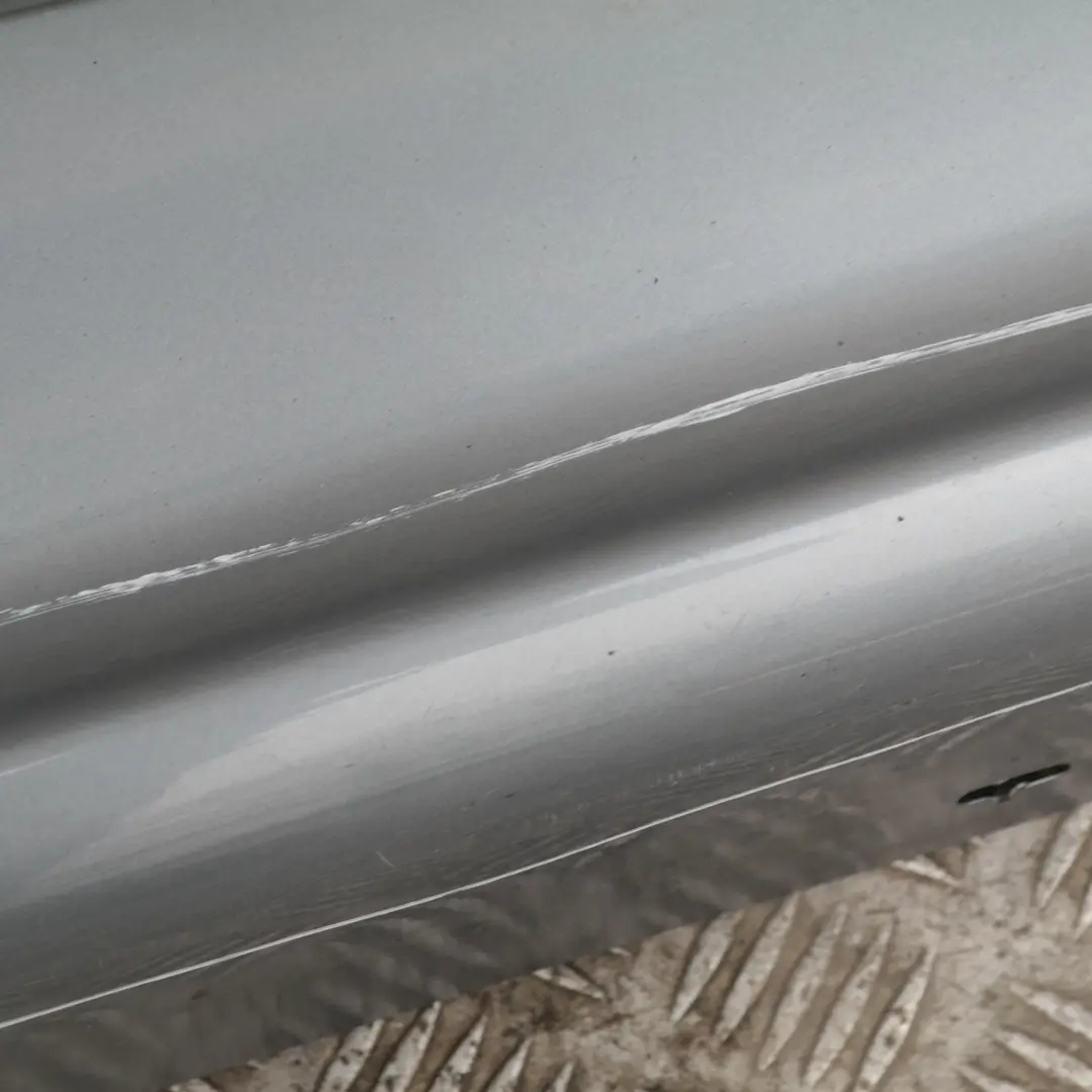 Listón de umbral faldón lateral derecho Quarzblau Azul metalizado A18 para BMW 21 E87 con número de pieza 32948 BMW 21 E87 Listón de umbral faldón lateral derecho Quarzblau Azul metalizado A18 - SKU 0032948-QB21 - Número de pieza 32948