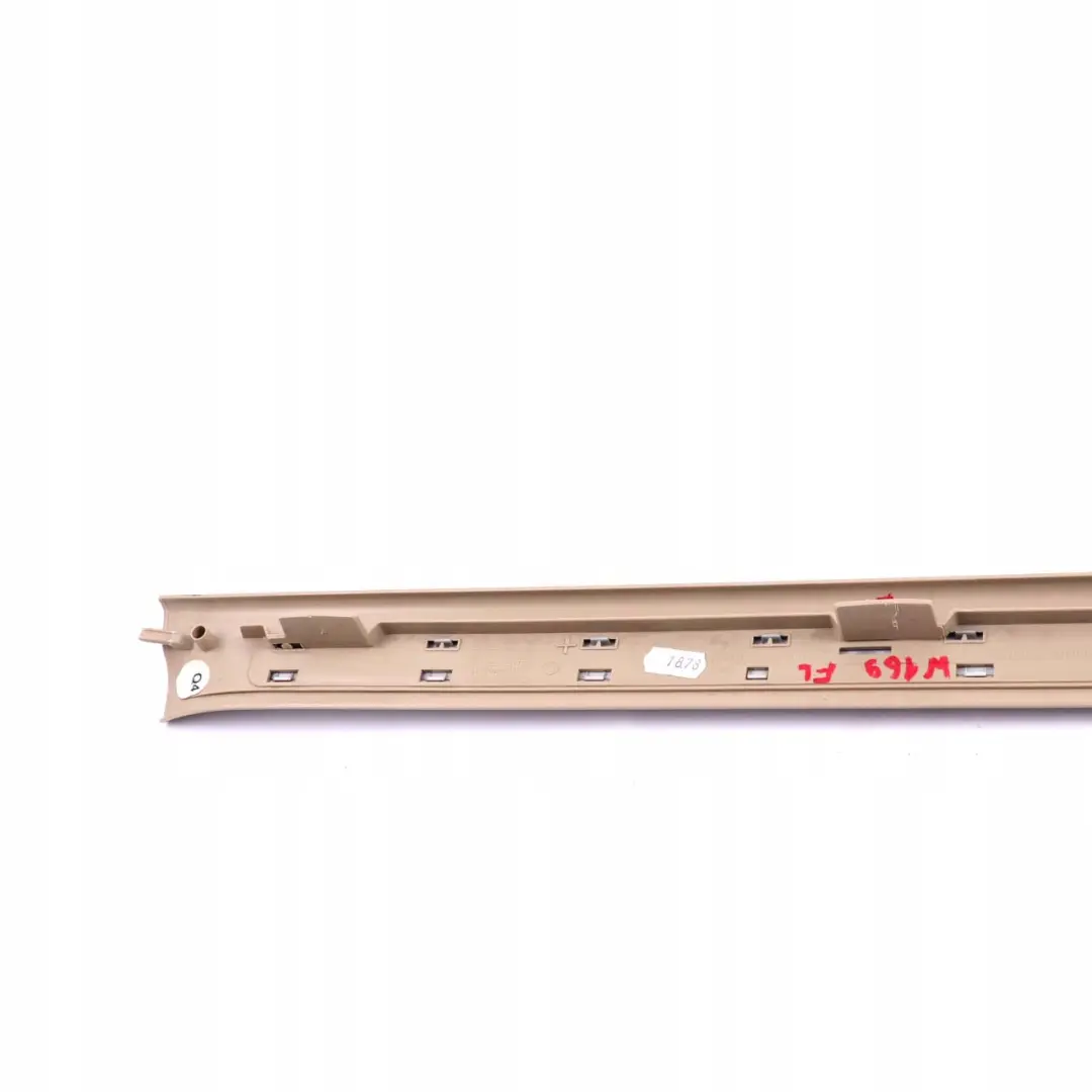 Mercedes-Benz Clase A W169 Embellecedor Entrada Puerta Delantera Izquierda Beige para con número de pieza A1696801174 Mercedes-Benz Clase A W169 Embellecedor Entrada Puerta Delantera Izquierda Beige - SKU A1696801174 - Número de pieza A1696801174