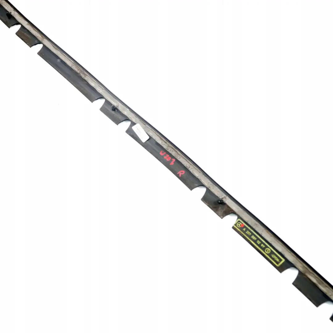  Mercedes-Benz C-Klasse W203 Seitenwand Kotflügel Gummi Dichtung Vorne Rechts - SKU A2038800297 - Teilenummer A2038800297