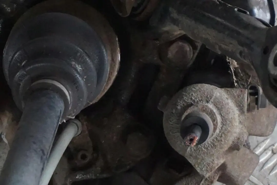 M47N2 L'Arbre De Sortie Pivotement Frein a etrier Arriere Gauche pour BMW E87 118d à propos du numéro de pièce 6774809 BMW E87 118d M47N2 L'Arbre De Sortie Pivotement Frein a etrier Arriere Gauche - SKU 6774809-25 - Numéro de pièce 6774809