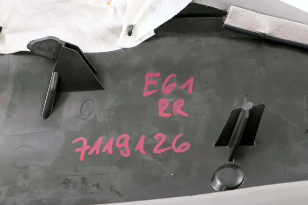 BMW E61 Touring Seitenverkleidung Rücksitz rechts Grau Leder - SKU 7119126 - Teilenummer 7119126