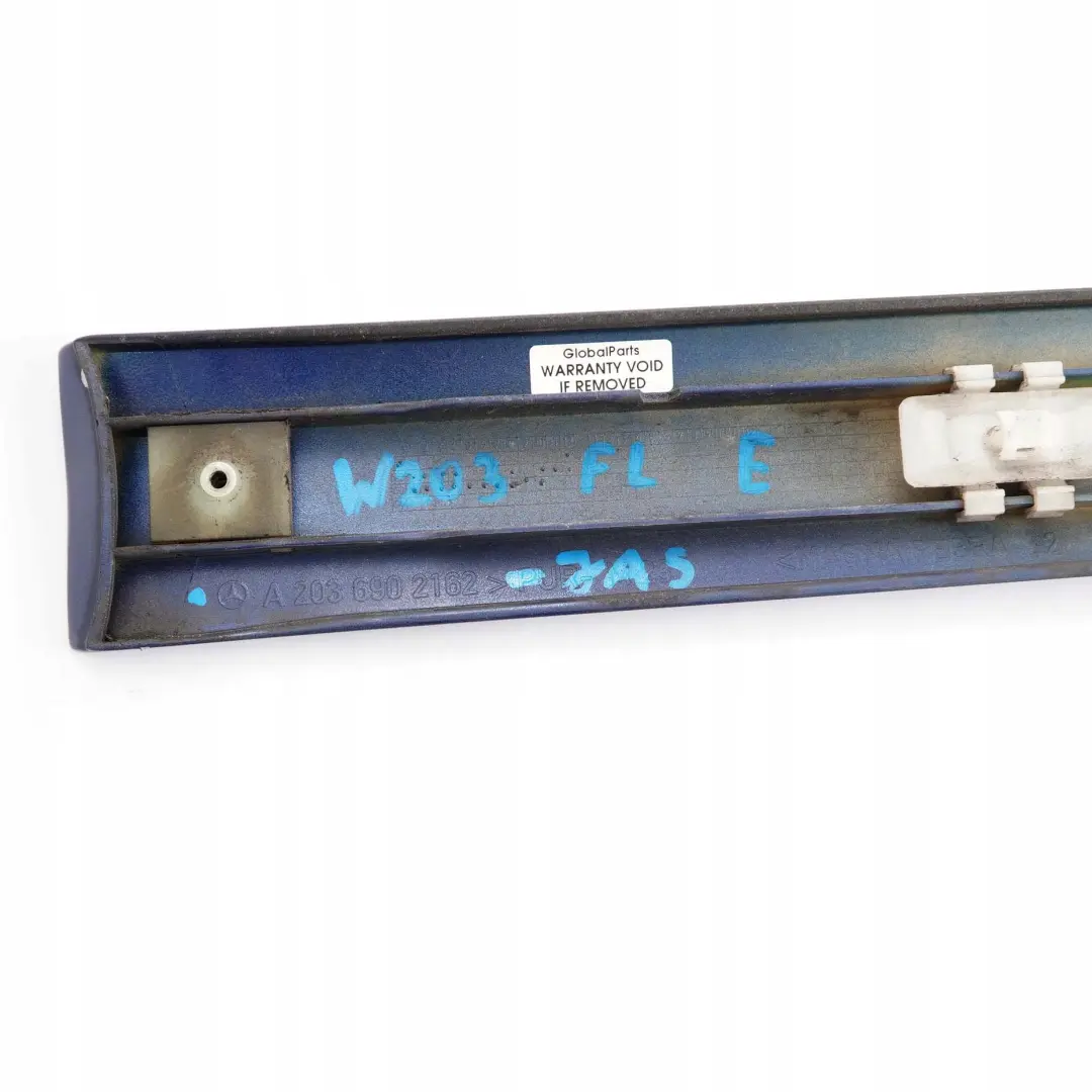 Mercedes-Benz C W203 Tür Vorne Links Zierleiste Jaspisblau Blau Metallic 345 für mit Teilenummer A2036902162 Mercedes-Benz C W203 Tür Vorne Links Zierleiste Jaspisblau Blau Metallic 345 - SKU A2036902162-JAS - Teilenummer A2036902162