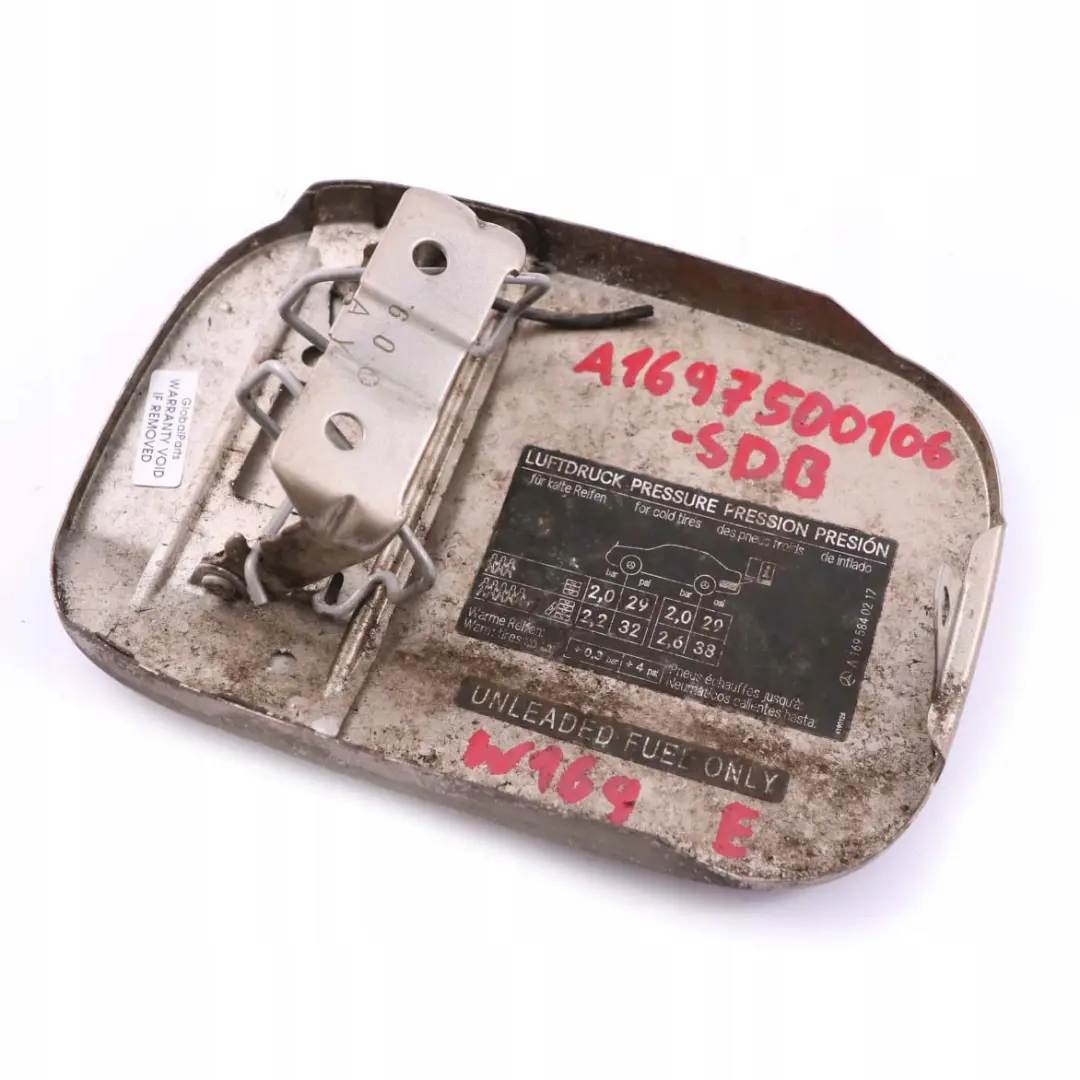 Tapa del deposito De combustible Sand Dune Beige - 791 para Mercedes W169 con número de pieza A1697500106 Mercedes W169 Tapa del deposito De combustible Sand Dune Beige - 791 - SKU A1697500106-SDB - Número de pieza A1697500106
