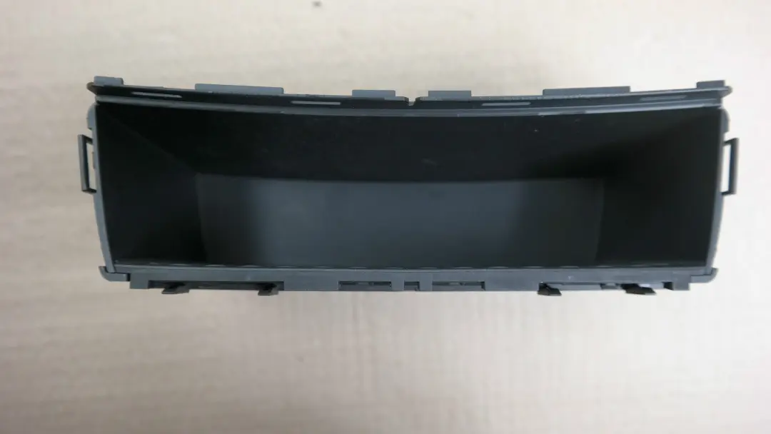 Schowek obudowa konsoli deski 7063145 do BMW E60 E61 o numerze 7063147 BMW E60 E61 Schowek obudowa konsoli deski 7063145 - SKU 7063147 - Numer Części 7063147