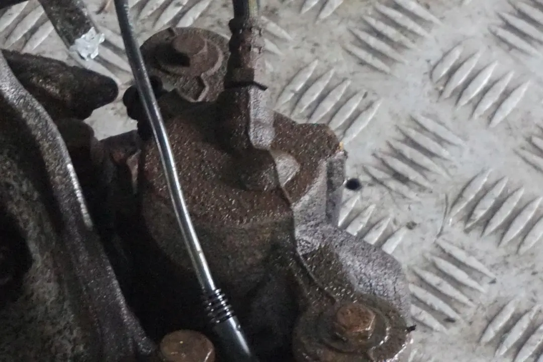 BMW E82 118d N47 Delantero Derecho Muelle Strut Freno Suspensión Pierna Cubo - SKU 6786022-3 - Número de pieza 6786022
