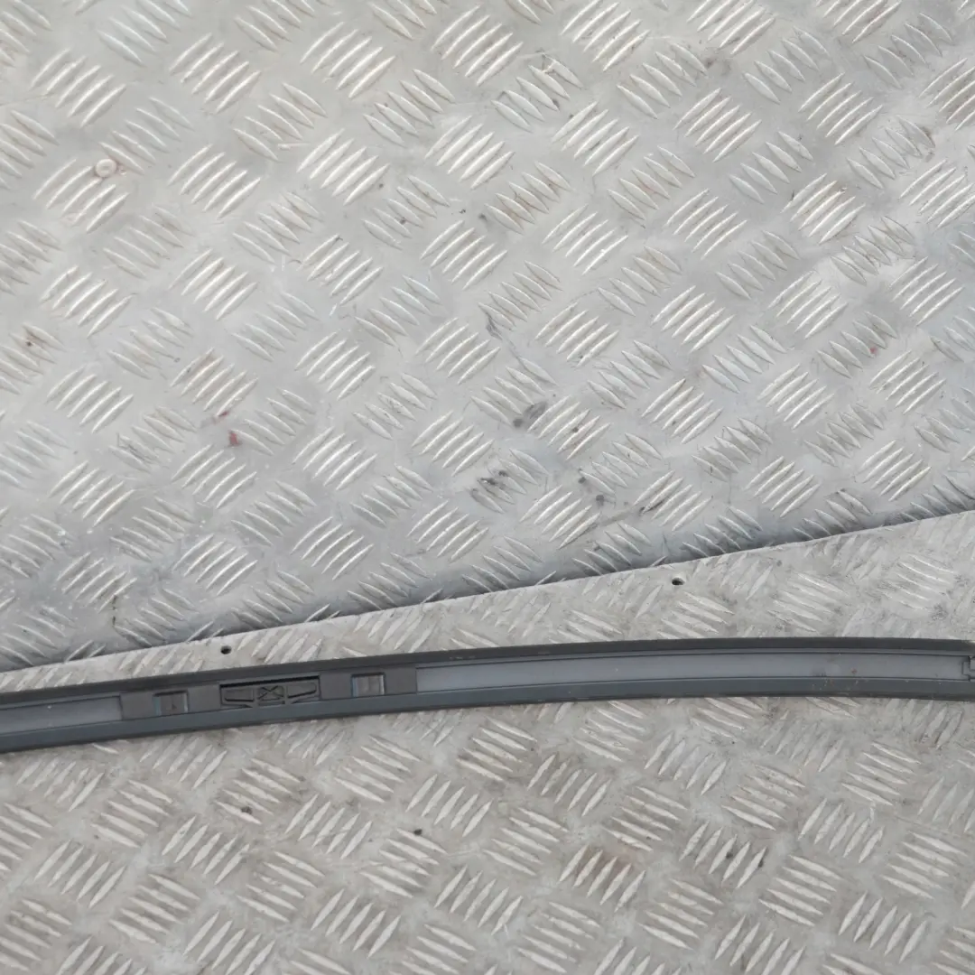 Zierleiste Dach lackiert Rechts Titangrau II Grau für BMW 5 er E60 mit Teilenummer 7070196 BMW 5 er E60 Zierleiste Dach lackiert Rechts Titangrau II Grau - SKU 0031142-TGR - Teilenummer 7070196