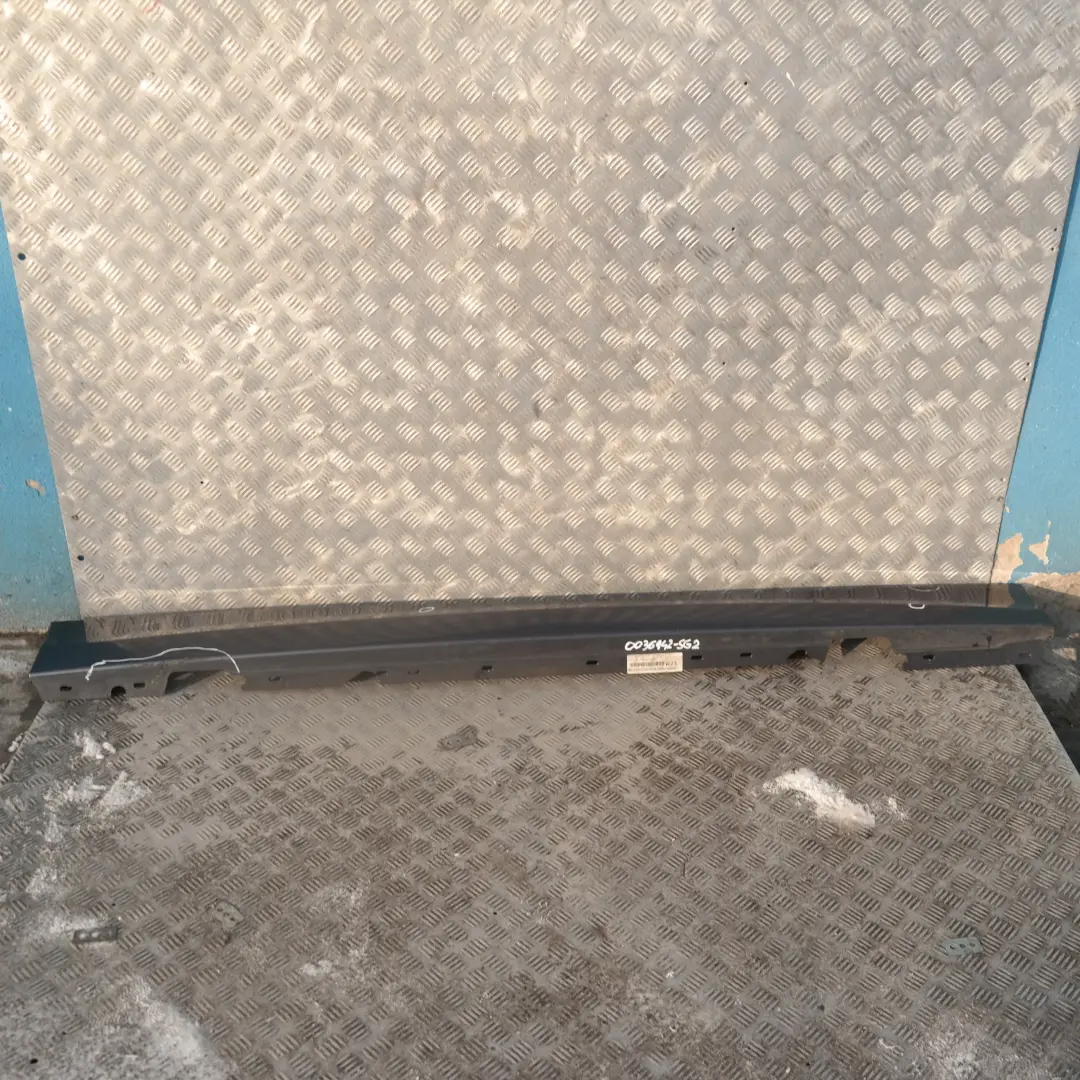 Listello Portiera Apertura Gonna Dx Frizzante per BMW E81 E82 E88 con numero di parte 51770036142 BMW E81 E82 E88 Listello Portiera Apertura Gonna Dx Frizzante - SKU 0036142-SG2 - Numero di parte 51770036142