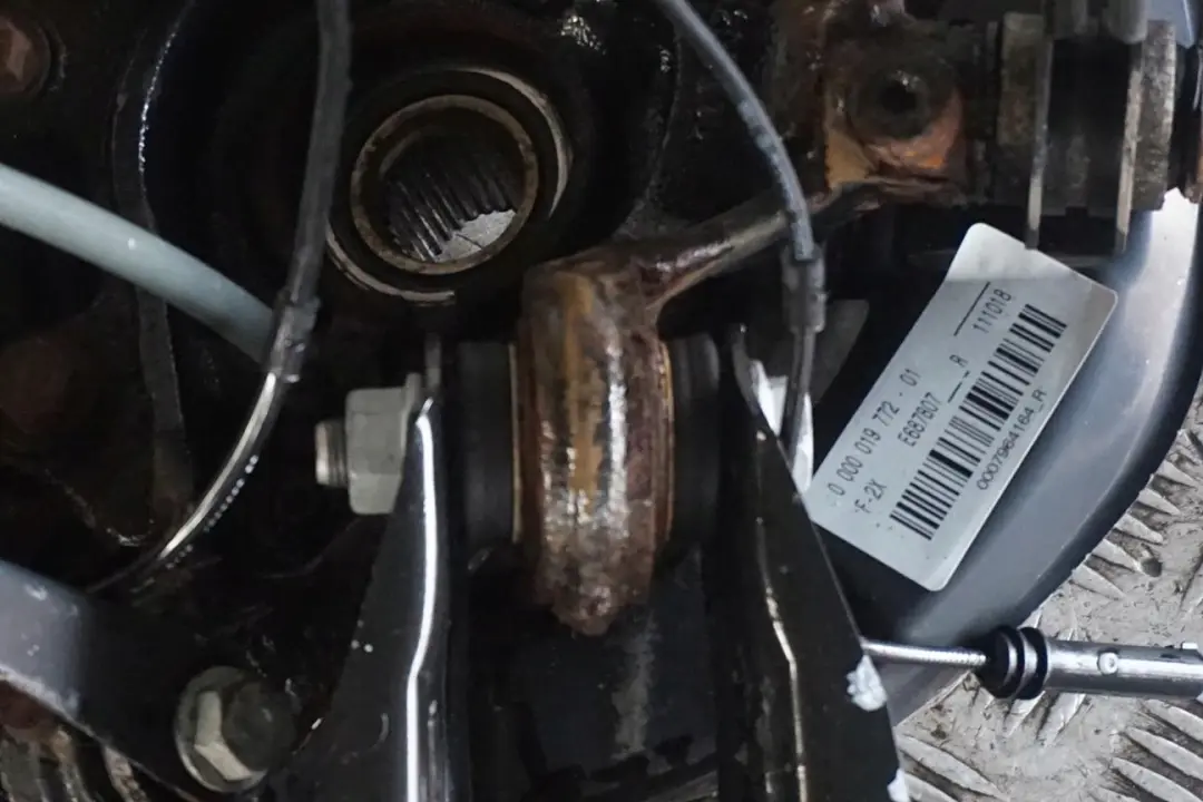 136PS Federbein Radträger Schwenklager Hinten Rechts für BMW 1 er F20 116i N13 mit Teilenummer 6792516 BMW 1 er F20 116i N13 136PS Federbein Radträger Schwenklager Hinten Rechts - SKU 6792516-1 - Teilenummer 6792516