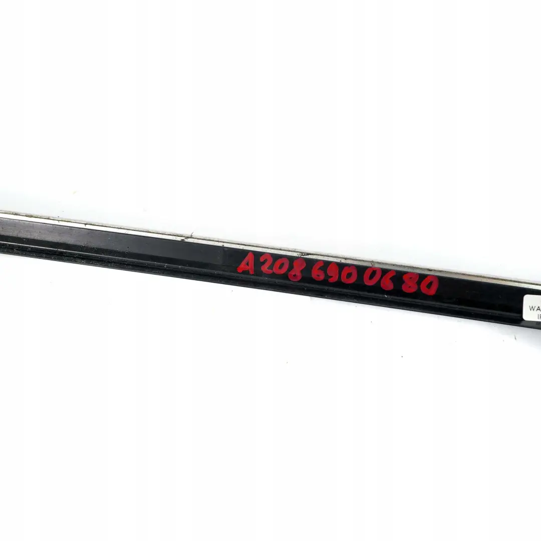  Mercedes-Benz CLK W208 C208 Puerta Delantera Derecha Borde Moldura Tira De Cromo - SKU A2086900680 - Número de pieza A2086900680