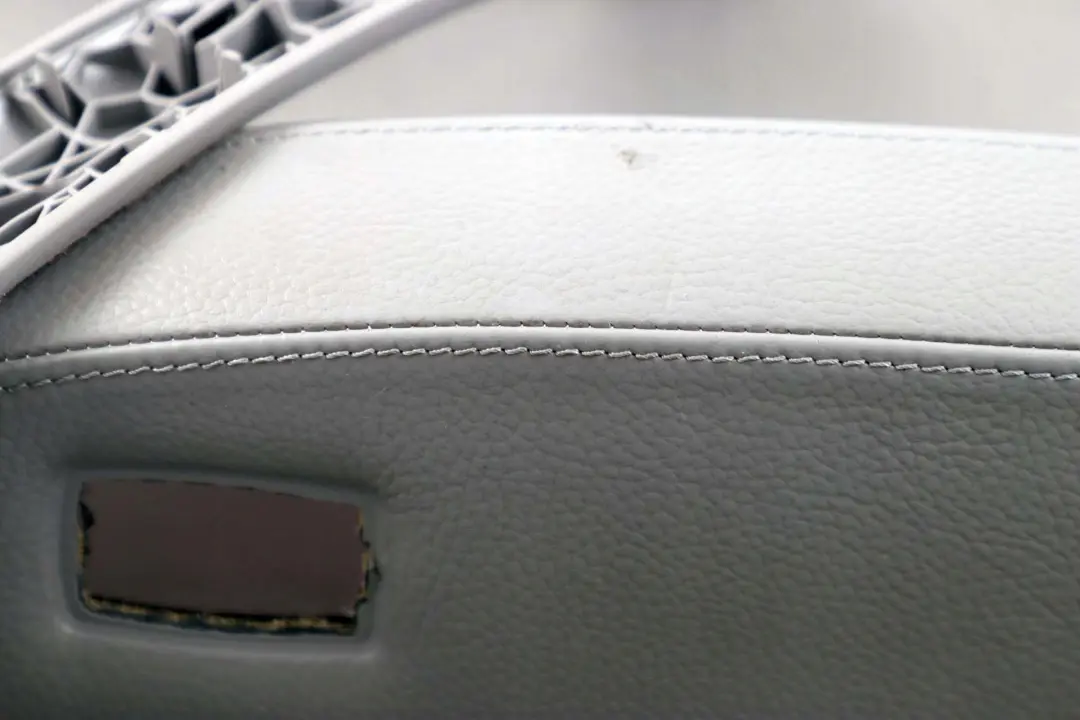 Boczek tapicerka drzwi lewy skóra do BMW E83 X3 o numerze 3415905 BMW E83 X3 Boczek tapicerka drzwi lewy skóra - SKU 3415905 - Numer Części 3415905