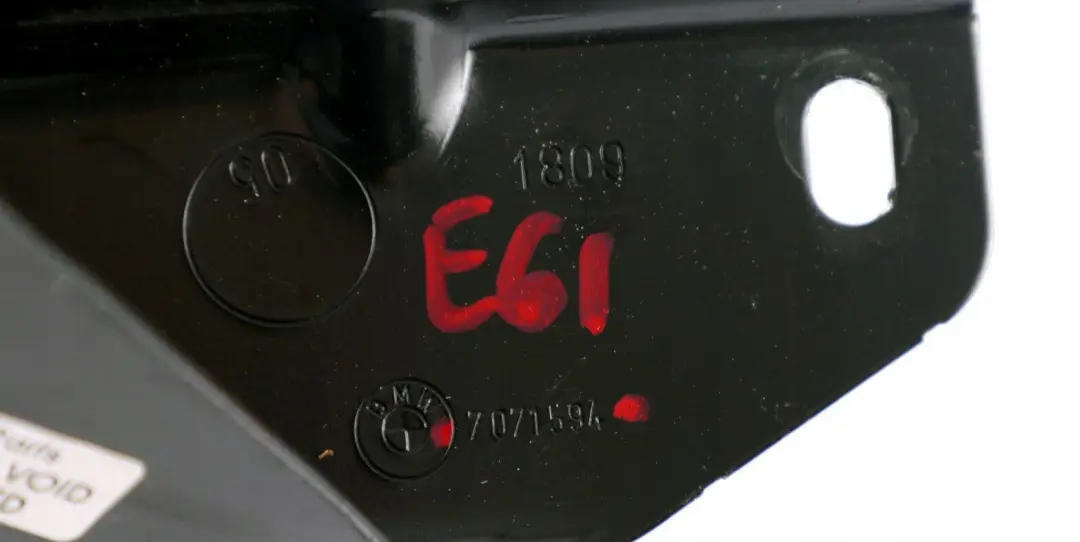 Uchwyt zamek klapy tylnej do BMW E61 o numerze 7071594 BMW E61 Uchwyt zamek klapy tylnej - SKU 7071594 - Numer Części 7071594