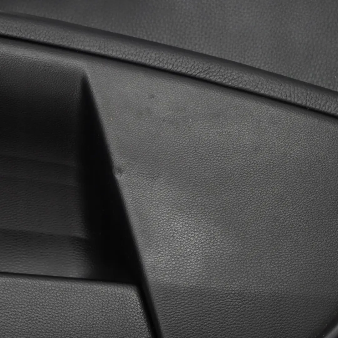 Panel puerta trasera izquierda cuero negro cortinas para BMW 5 E60 con número de pieza 7079391 BMW 5 E60 Panel puerta trasera izquierda cuero negro cortinas - SKU 7079391/2 - Número de pieza 7079391