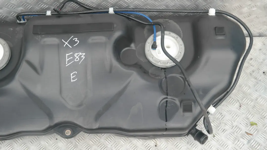 E83N LCI Completo Deposito Gasolina N46 M54 para BMW X3 E83 con número de pieza 16117194746 BMW X3 E83 E83N LCI Completo Deposito Gasolina N46 M54 - SKU 7194746 - Número de pieza 16117194746