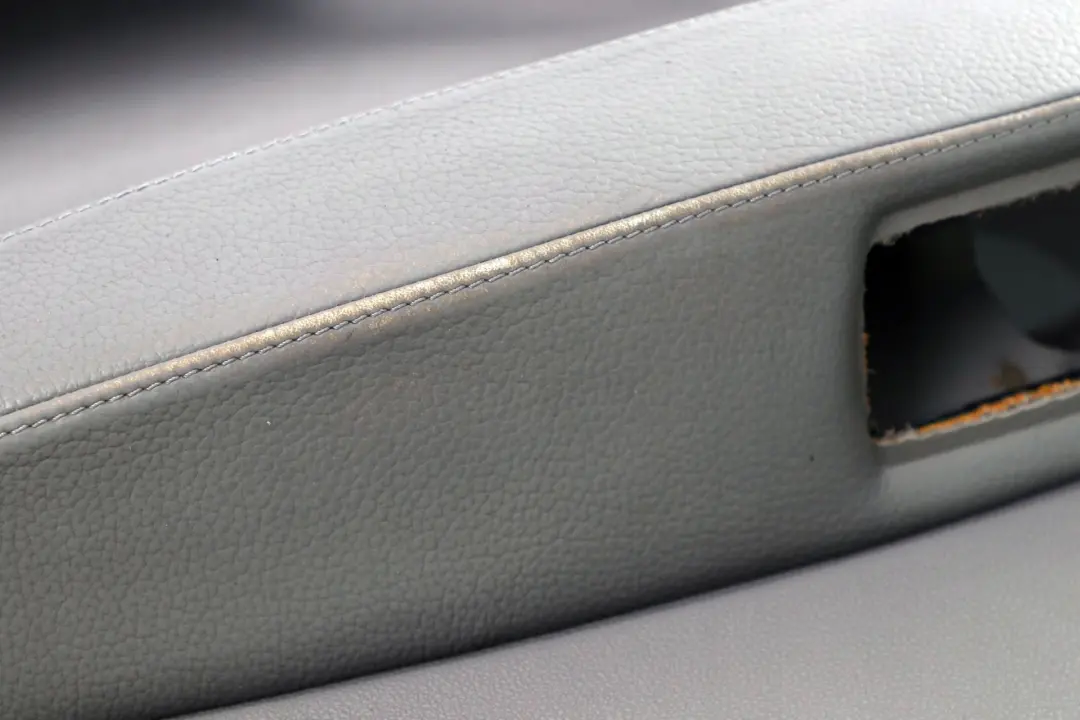 Pannello Porta Pelle Davanti Destra Ambiente Grigio per BMW X3 E83 2 con numero di parte 3415838 BMW X3 E83 2 Pannello Porta Pelle Davanti Destra Ambiente Grigio - SKU 3415838-2 - Numero di parte 3415838