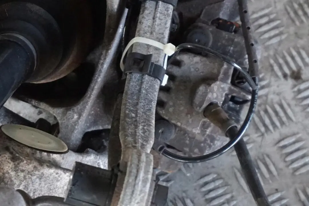 Break 530xd M57N2 231PS Kit Arbre de Sortie Pivotement Arriere Droite pour BMW E61 à propos du numéro de pièce 6770923 BMW E61 Break 530xd M57N2 231PS Kit Arbre de Sortie Pivotement Arriere Droite - SKU lhd-6770924-5 - Numéro de pièce 6770923