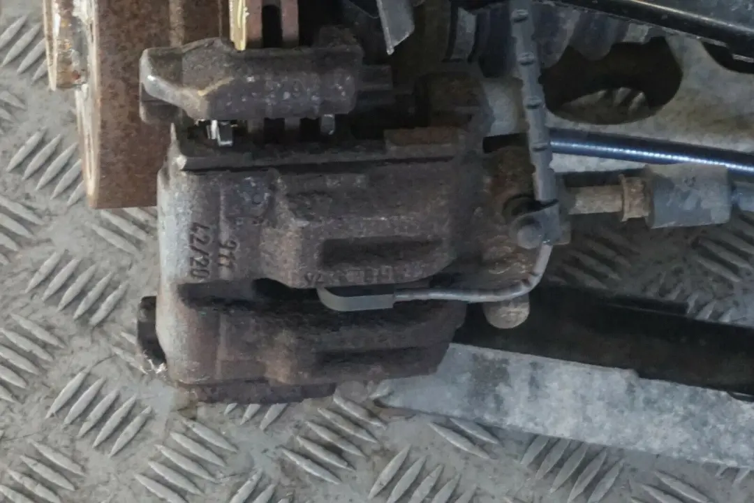 BMW E90 LCI 318i N43 Trasero Muelle Strut Pierna Freno Suspensión Derecha - SKU 6783654-1 - Número de pieza 6783654