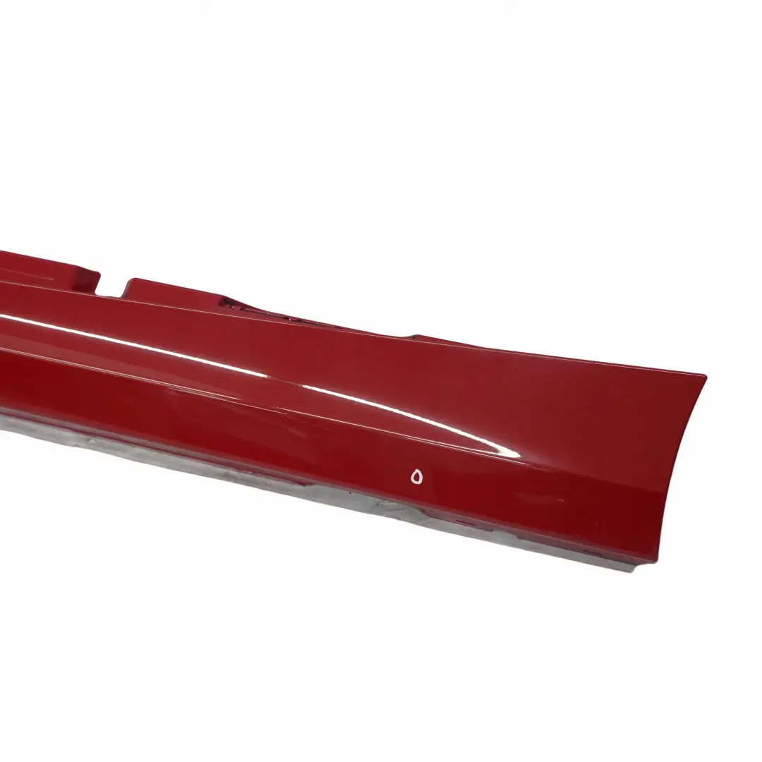 Sill Strip Faldon Lateral Izquierdo Karmesinrot Rojo Carmesi - A61 para BMW E87 LCI con número de pieza 0036145 BMW E87 LCI Sill Strip Faldon Lateral Izquierdo Karmesinrot Rojo Carmesi - A61 - SKU 0036145-KAR2 - Número de pieza 0036145