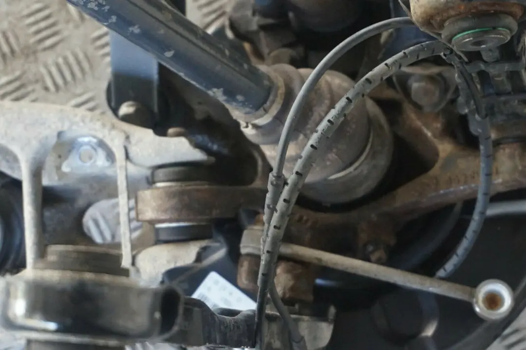 BMW E90 LCI 318i 143HP Półoś zwrotnica prawa - SKU 6783654-1 - Numer Części 6783654