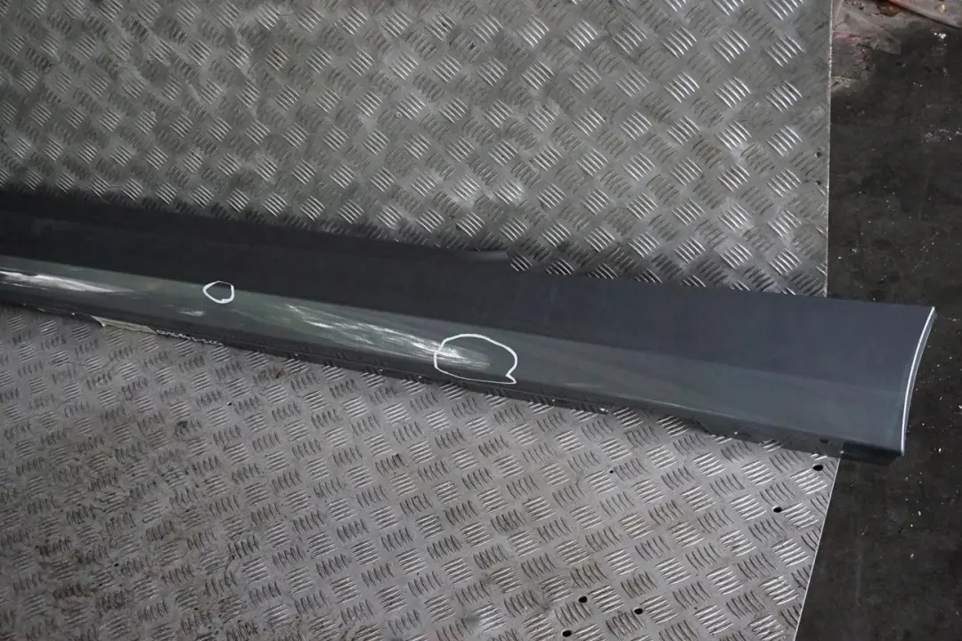 BMW E81 E82 E88 Listello Portiera Apertura Gonna SX Grigio Space Grigio - A52 - SKU 0036143-SCG - Numero di parte 0036143