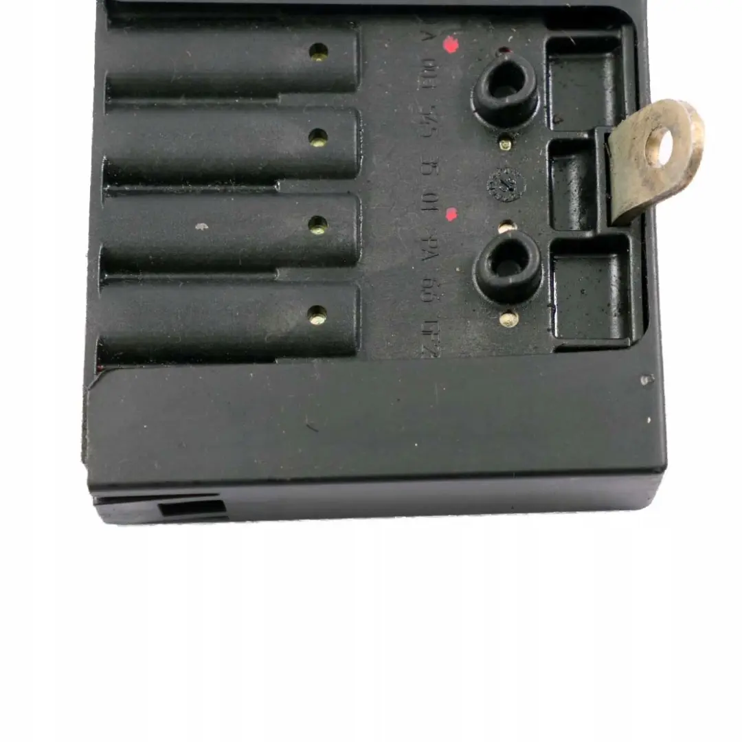 W414 Sprinter W903 Boite a Fusibles Batterie pour Mercedes à propos du numéro de pièce A0035453501 Mercedes W414 Sprinter W903 Boite a Fusibles Batterie - SKU A0035453501 - Numéro de pièce A0035453501